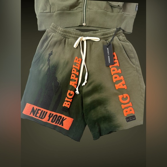 NWT SPIRIT JERSEY NYC The Big Apple Sweatshirt Shorts Set New York Streetwear - Picture 3 of 7